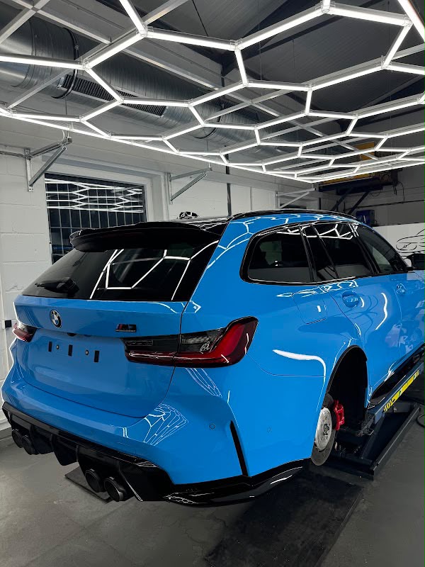 Blauer BMW M3 Touring nach der Keramikversiegelung